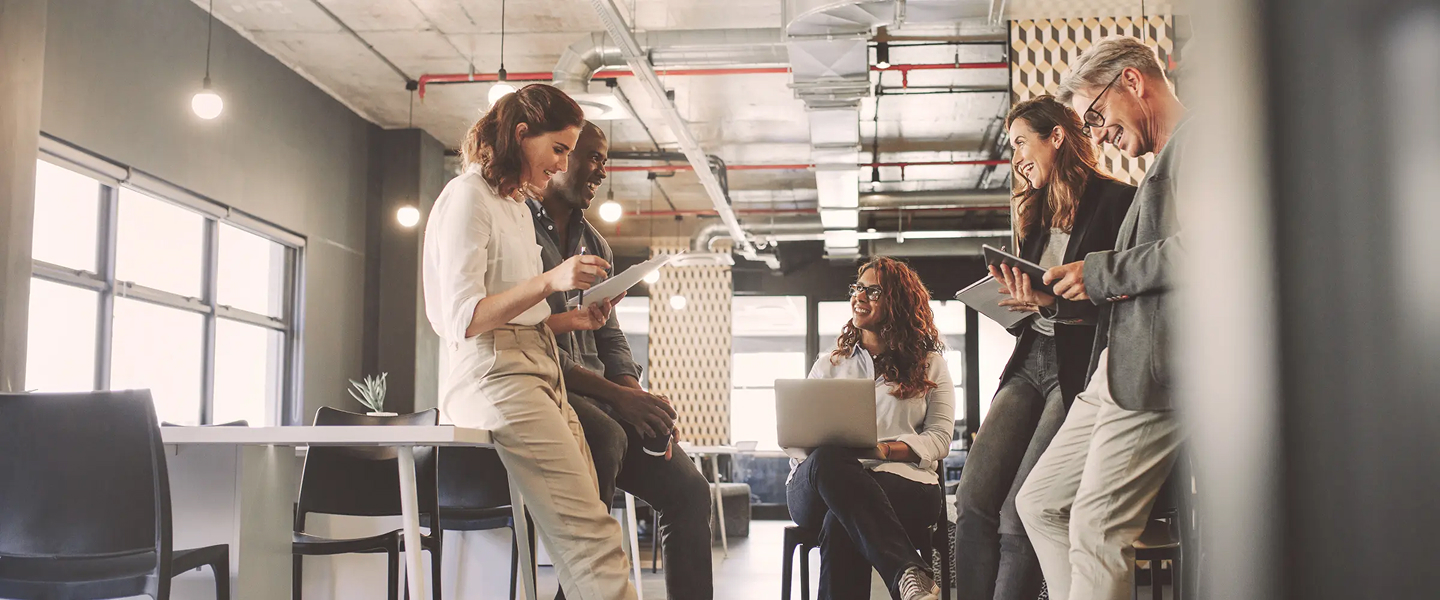 Equipo de Código Nativo trabajando